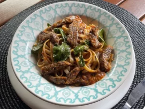 221 Fettuccine ao Sugo finalizado com Rúcula zafferano bar e cozinha restaurante mogi mirim